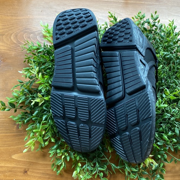 Fabletics Cambia Performance Black Sneaker 8.5 - Picture 5 of 9